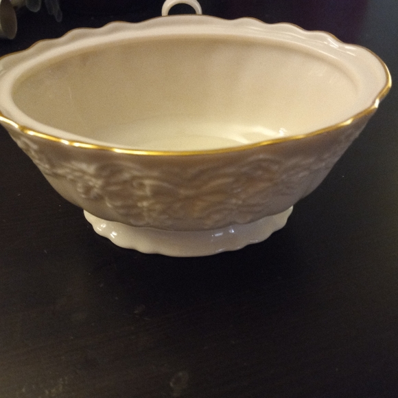 LENOX Holiday Collection Hostess Sugar Bowl - Picture 4 of 7